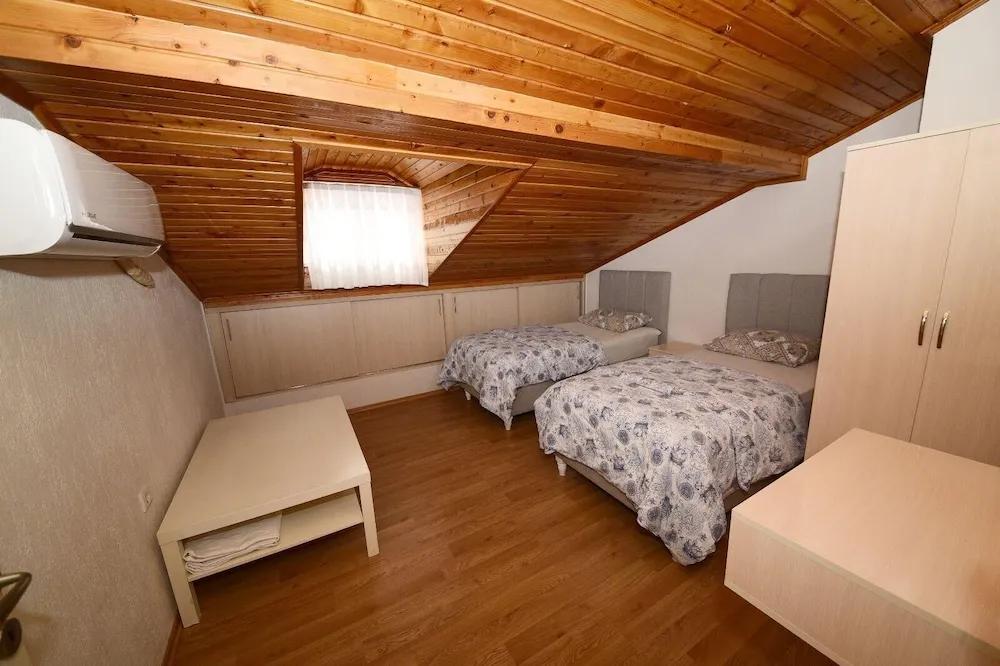 Standard Apart Daire, 2 Yatak Odası, Bahçeli