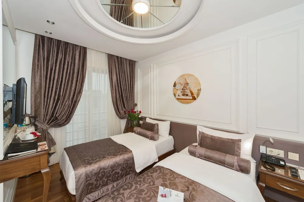 Standard Tek Büyük veya İki Ayrı Yataklı Oda