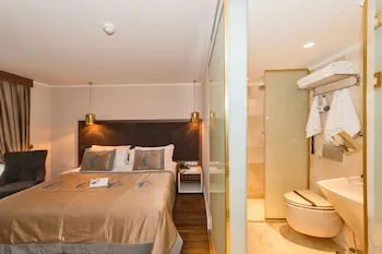 Darkmen Hotel