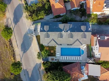 Bright House Apart