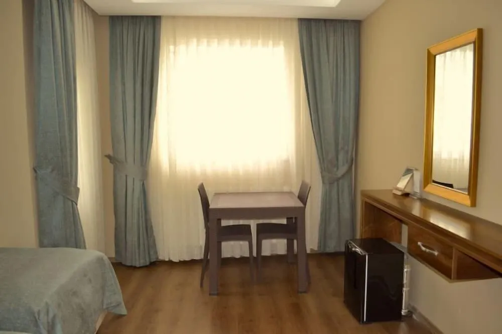 Family Tek Büyük veya İki Ayrı Yataklı Oda