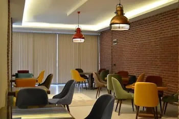 Grand Deluxe Hotel