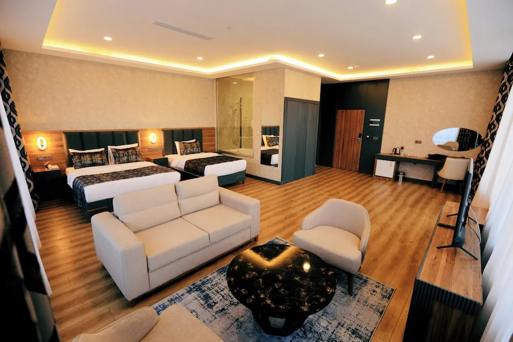 Deluxe Oda, 3 Kişilik, Göl Manzaralı ve Balkonlu