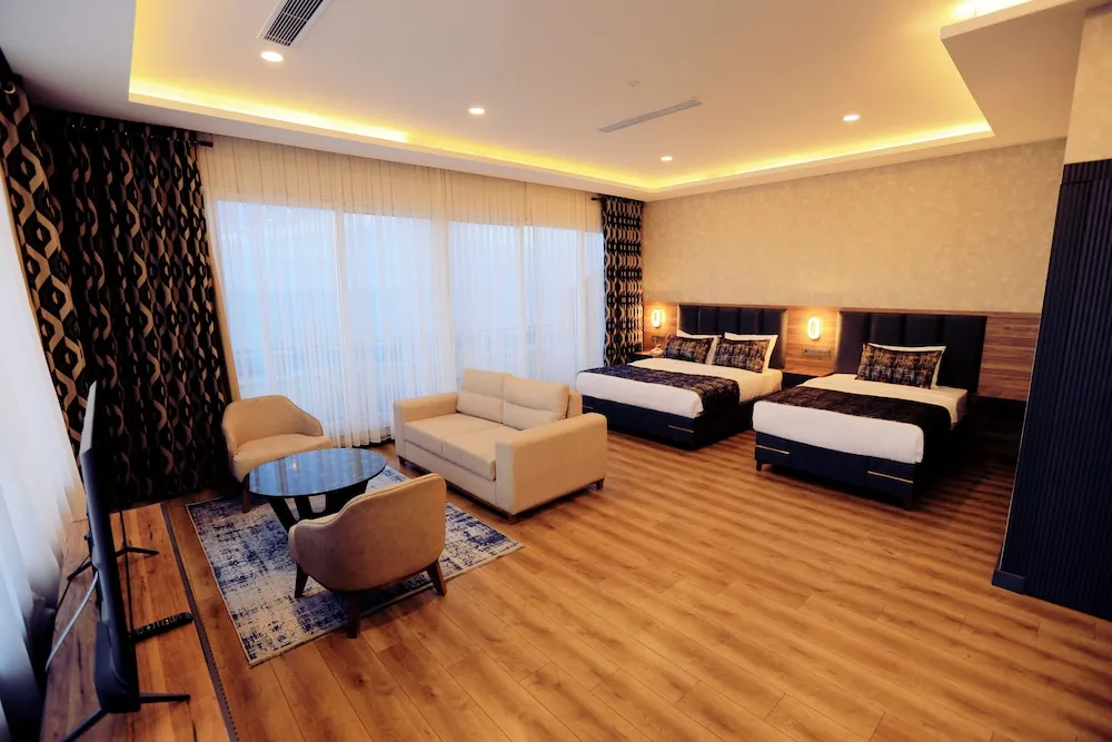 Deluxe Oda, 3 Kişilik, Göl Manzaralı ve Balkonlu