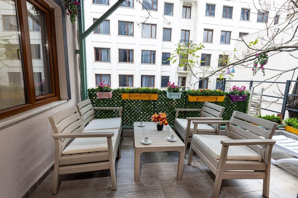 Design Dört Kişilik Oda, Bahçe Manzaralı