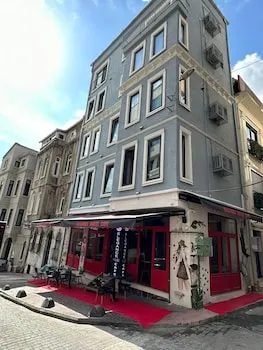 Elegance House