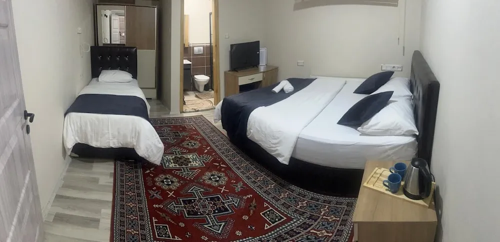 Standard Triple Room (405)