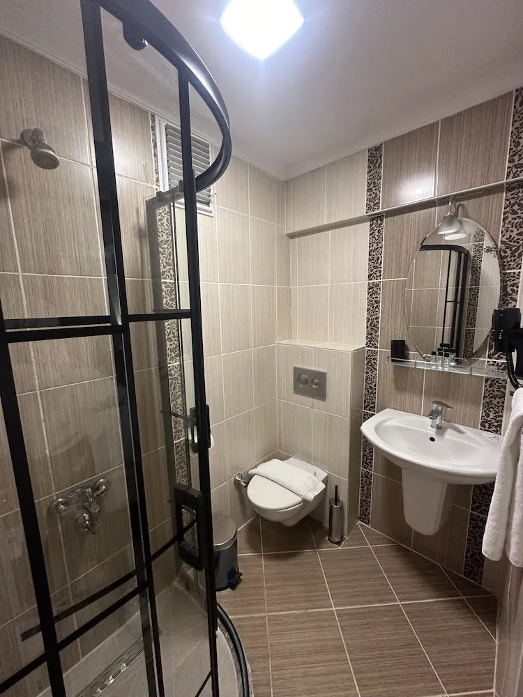STANDART ŞEHİR MANZARALI ODA