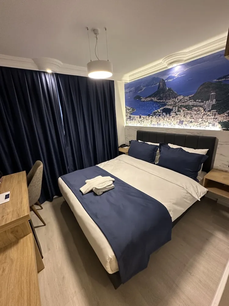 STANDART ŞEHİR MANZARALI ODA