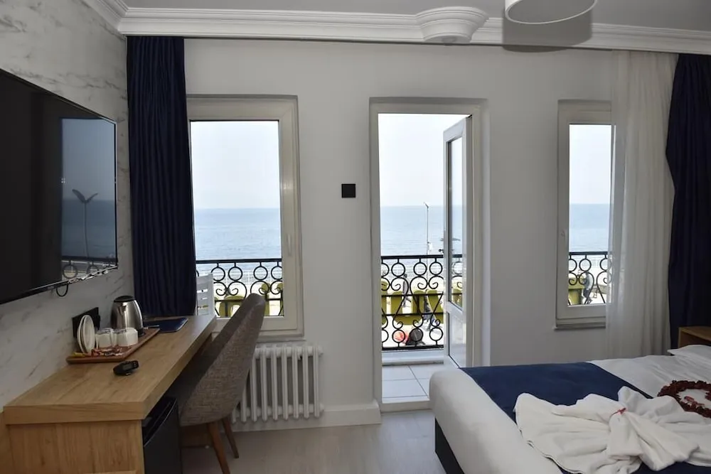 STANDART DENİZ MANZARALI ODA