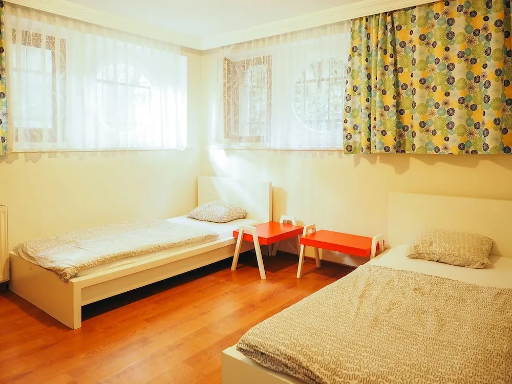 Basic İki Ayrı Yataklı Oda, Ortak Banyo
