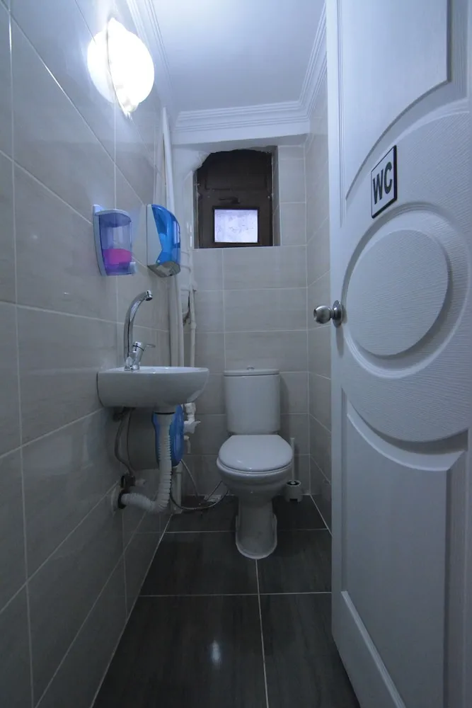 Basic İki Ayrı Yataklı Oda, Ortak Banyo
