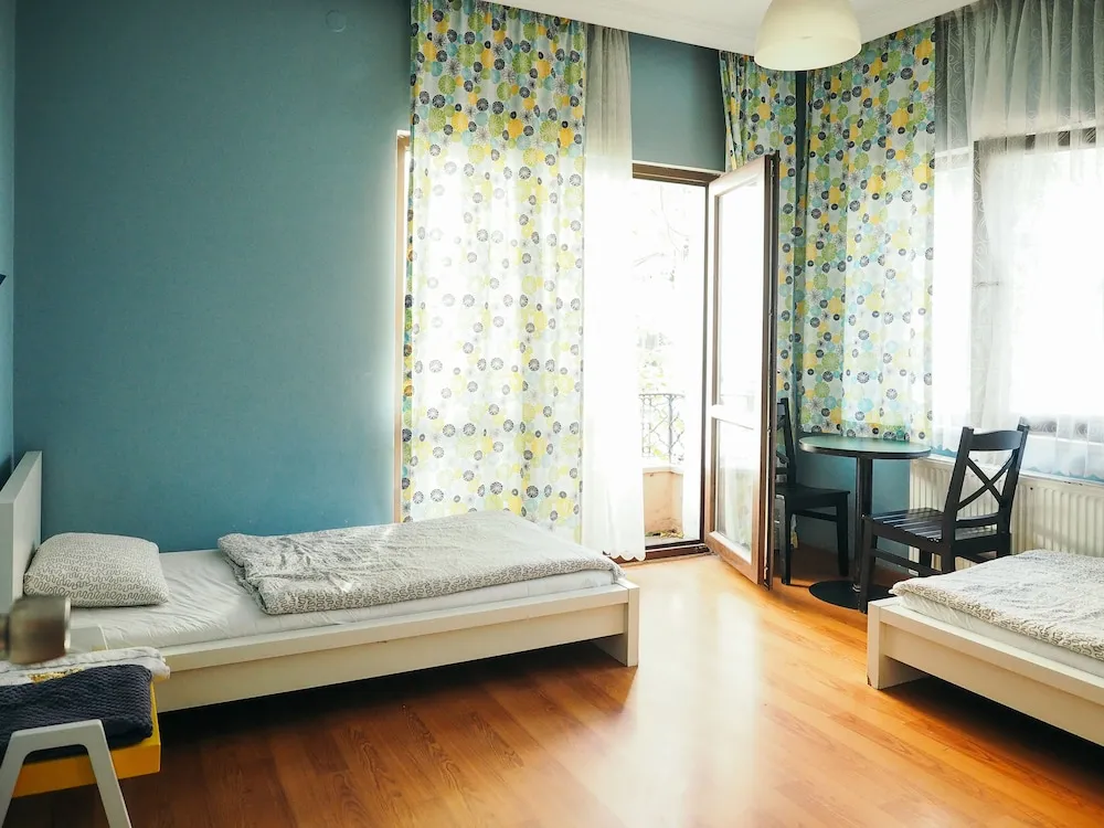Basic İki Ayrı Yataklı Oda, Ortak Banyo