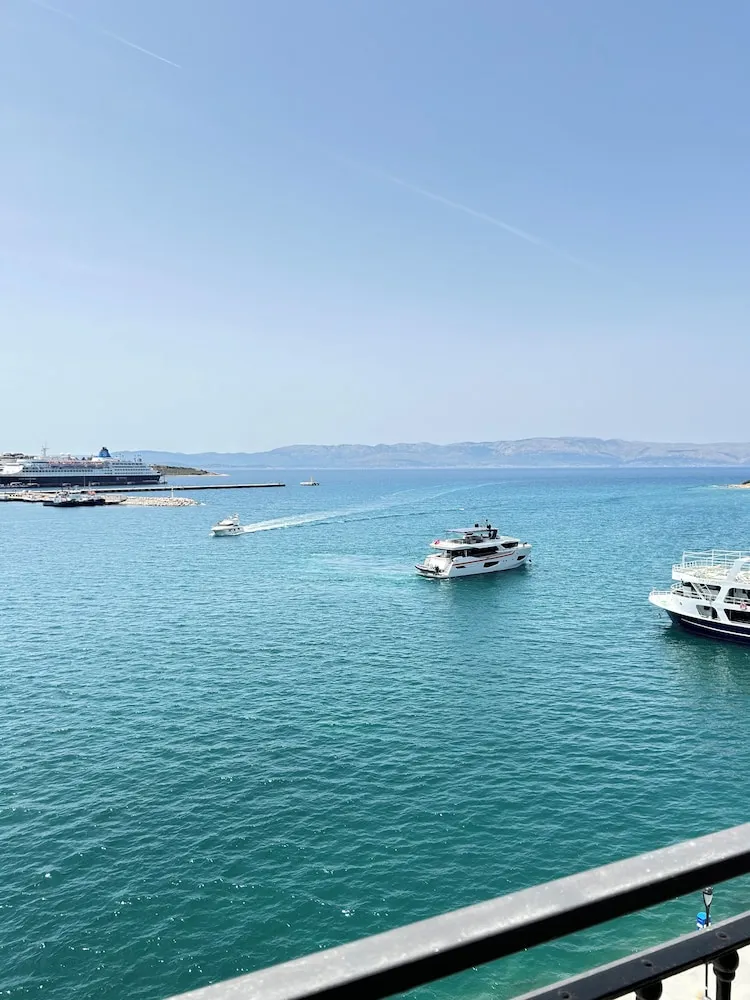 Suite Room With Jakuzzi Seaview