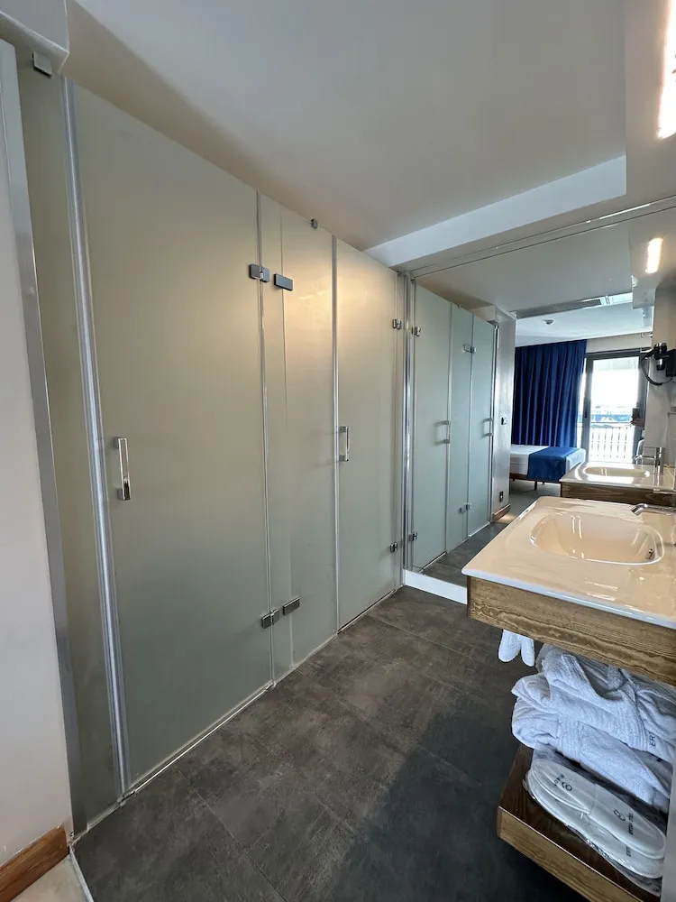 Suite Room With Jakuzzi Seaview