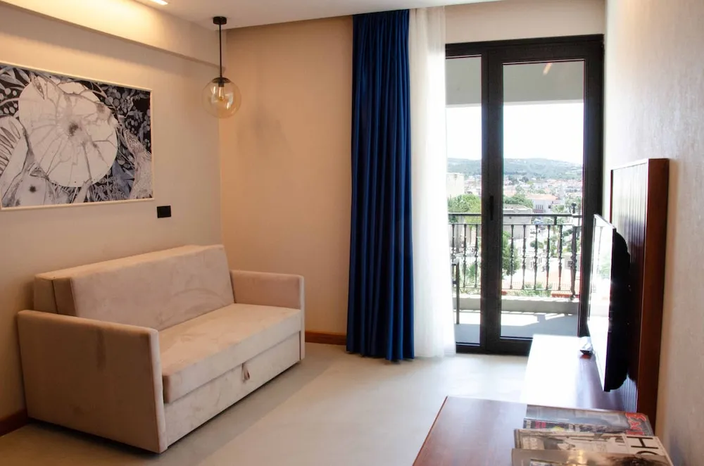 Business Suite 1+1 Castle & Marina View