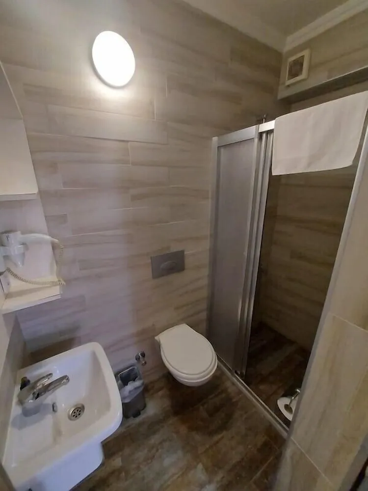 Standard Tek Büyük Yataklı Oda
