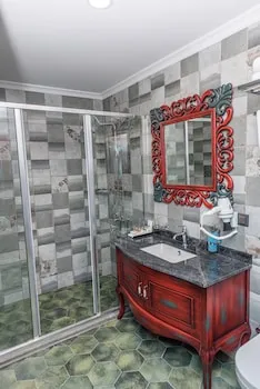 Tok Epik Hotel