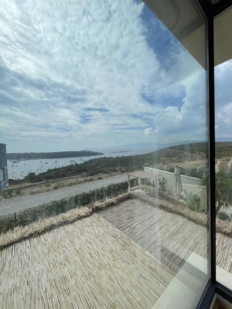 Classic Oda, 1 Büyük (Queen) Boy Yatak