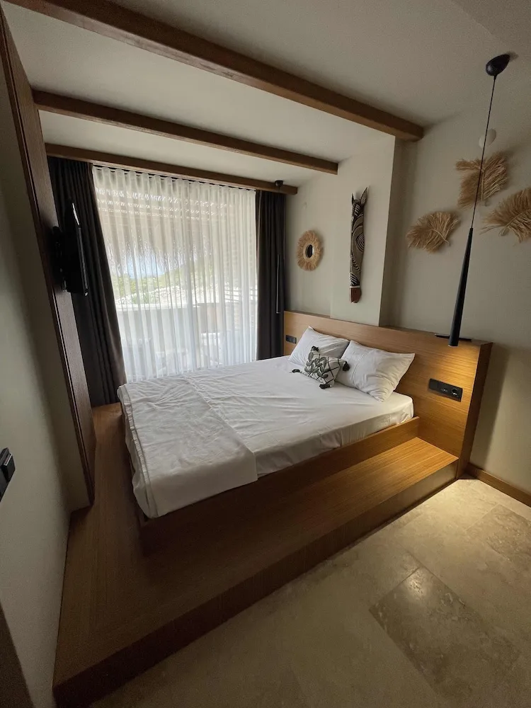 The May Five | Yalnızca Yetişkin