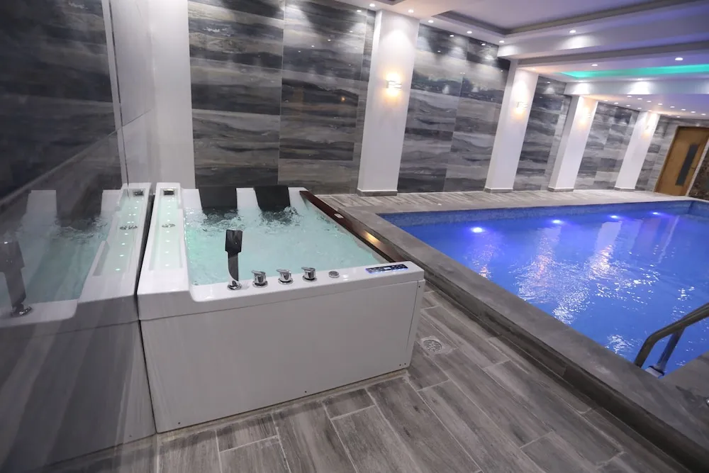 Kapalı spa küveti
