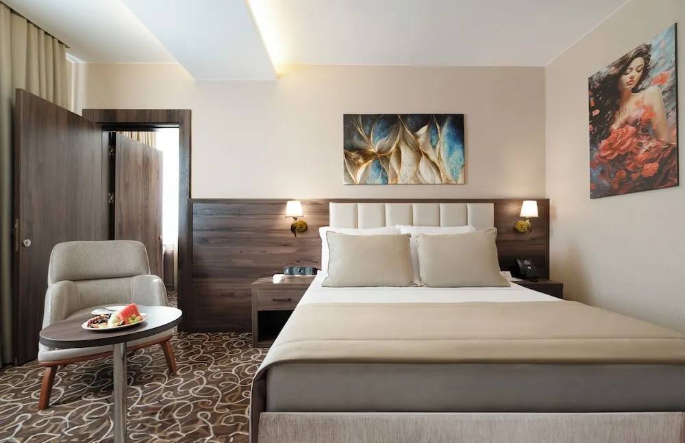 Luxury Oda