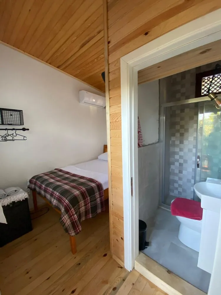 Basic Oda, Bahçe Manzaralı