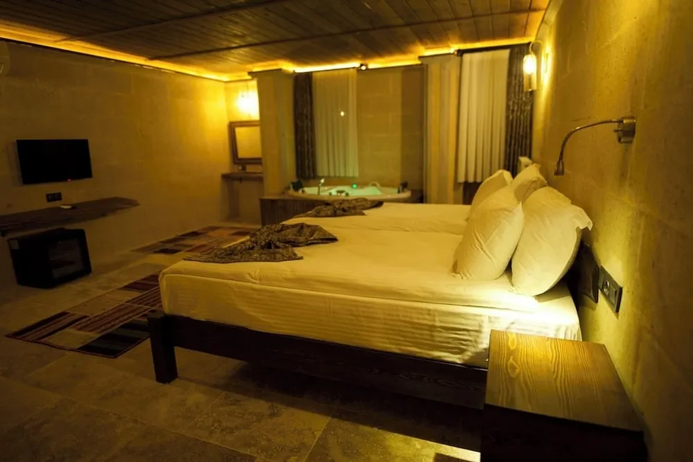 Deluxe Üç Kişilik Oda, Balkon, Bahçe Manzaralı