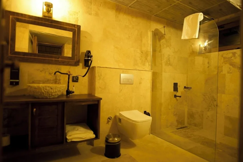 Deluxe Üç Kişilik Oda, Balkon, Bahçe Manzaralı