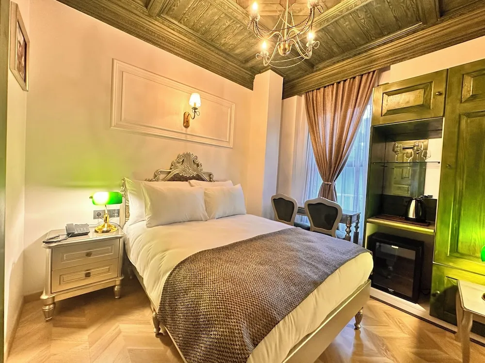 Comfort Tek Büyük Yataklı Oda, Avlu Manzaralı