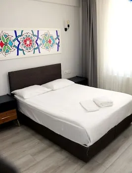 Ares Hotel