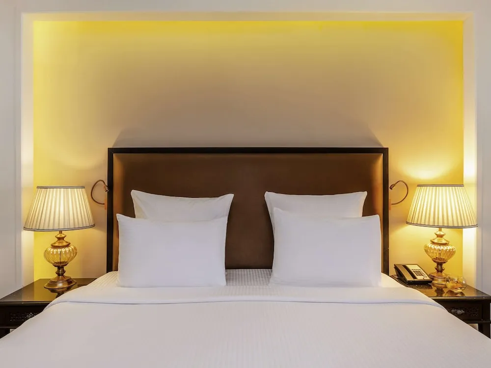 Süit, 1 Yatak Odası, Balkon (1 king, living & dining area, Marjan)