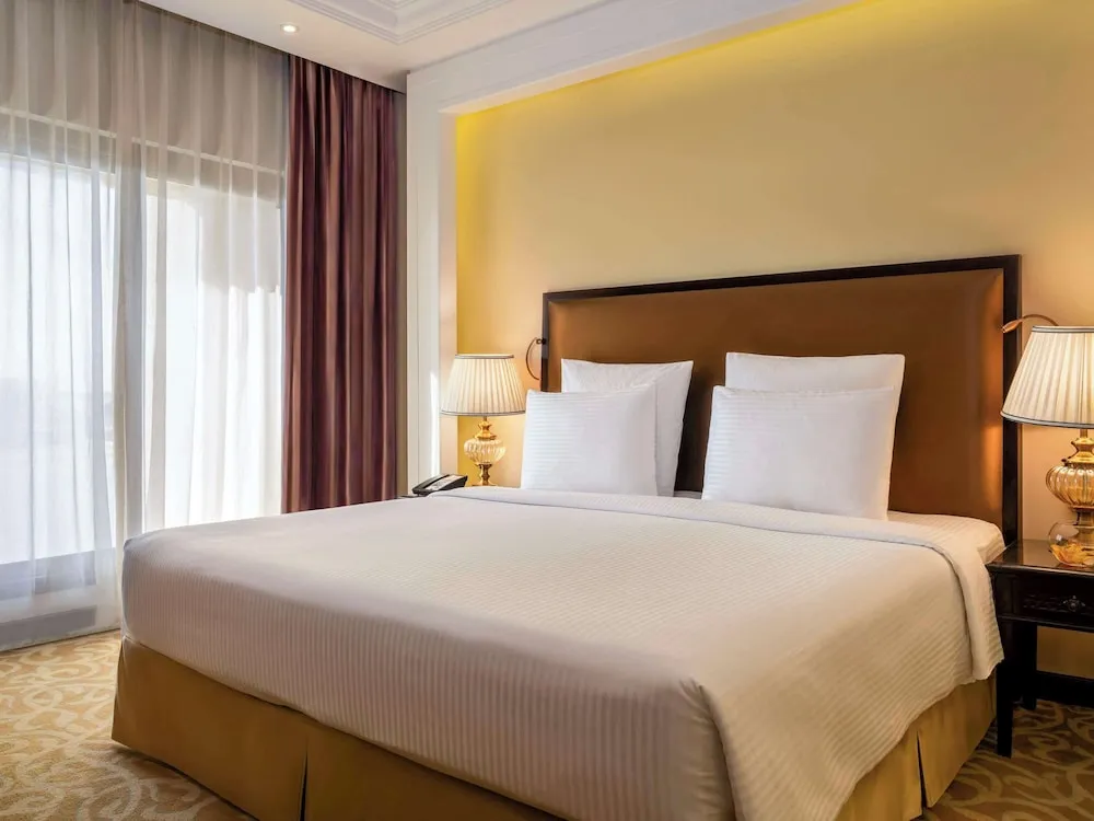 Süit, 1 Yatak Odası, Balkon (1 king, living & dining area, Marjan)