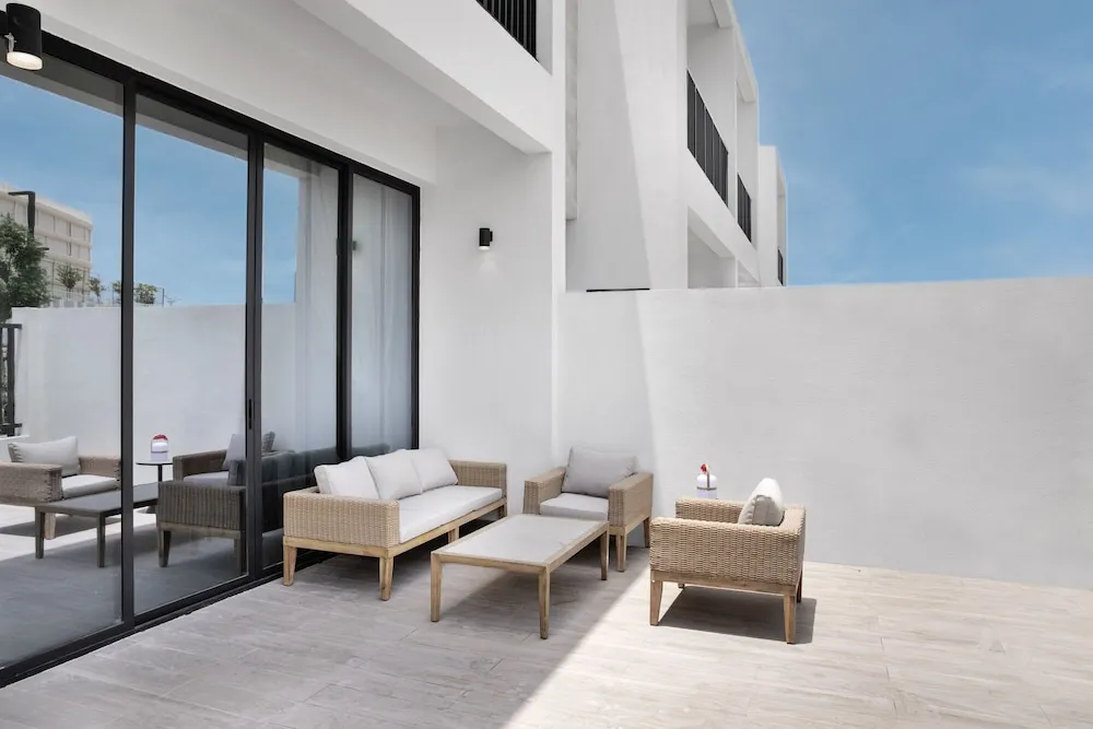 Ev (Olala Oasis 204)