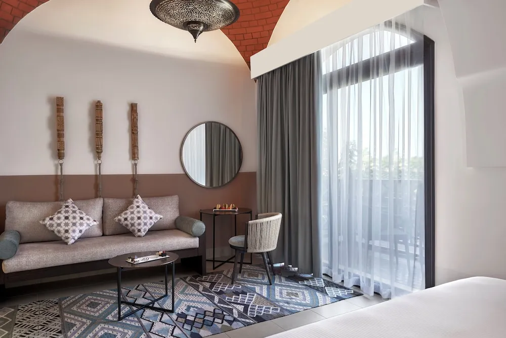 Guest Room - King Bed