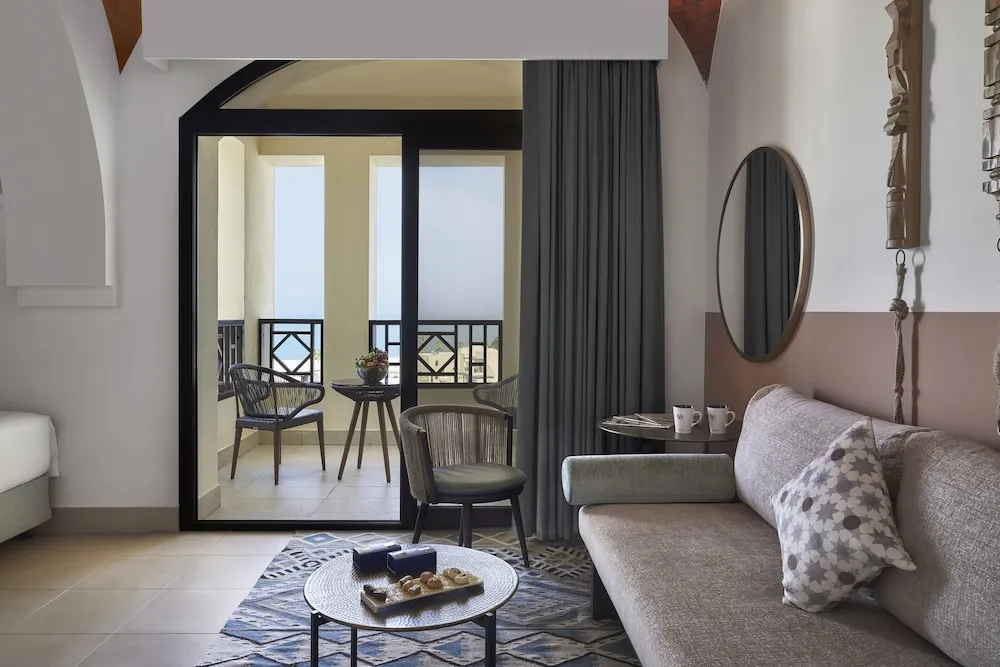 Lagoon Room - King Bed
