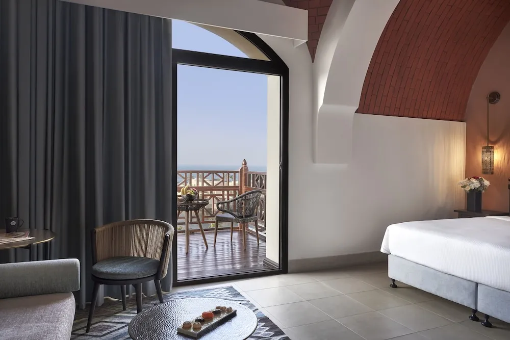 Lagoon Room - King Bed