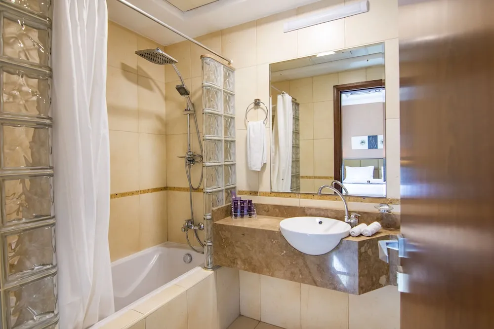 Deluxe Three-Bedroom Apartment