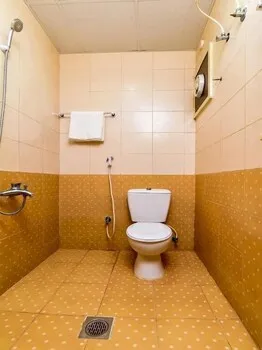 OYO 1202 Royal Plaza Residence -3