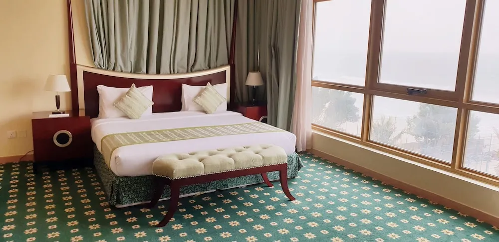 Junior Süit, 1 En Büyük (King) Boy Yatak, Sigara İçilebilir, Deniz Manzaralı