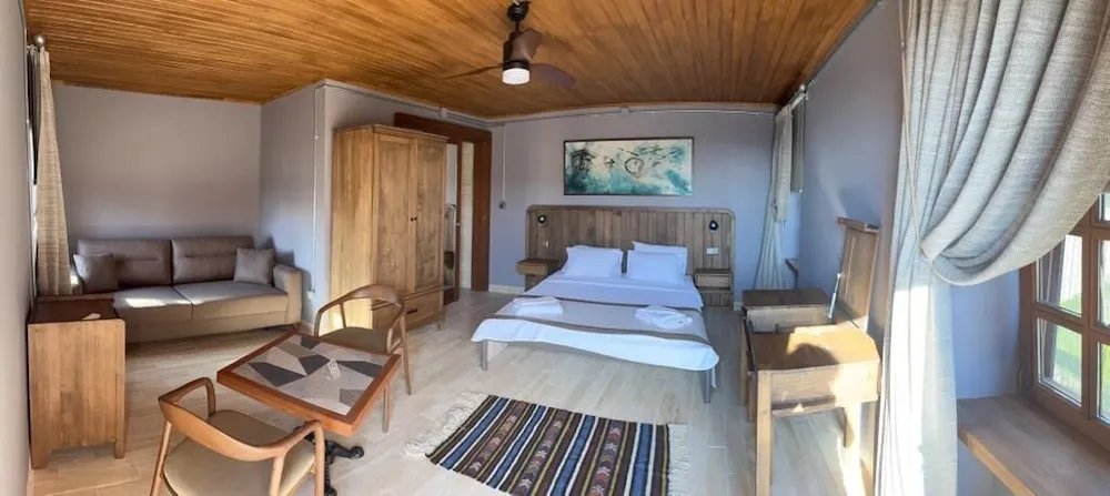 Superior Tek Büyük Yataklı Oda, Veranda, Bahçe Manzaralı