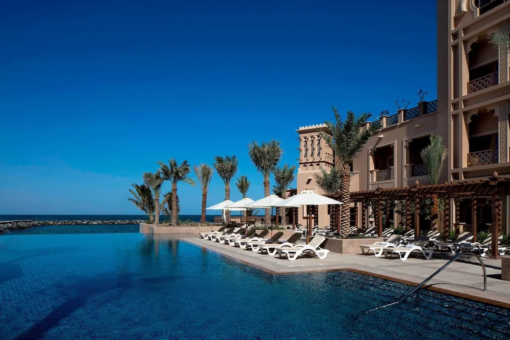 Club Oda, 2 Çift Kişilik Yatak, Sigara İçilmez, Havuz Manzaralı