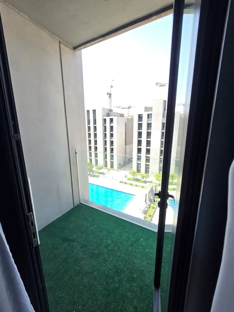 Exclusive Apart Daire, Balkon, Havuz Manzaralı