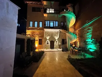 Uluyol Stone House