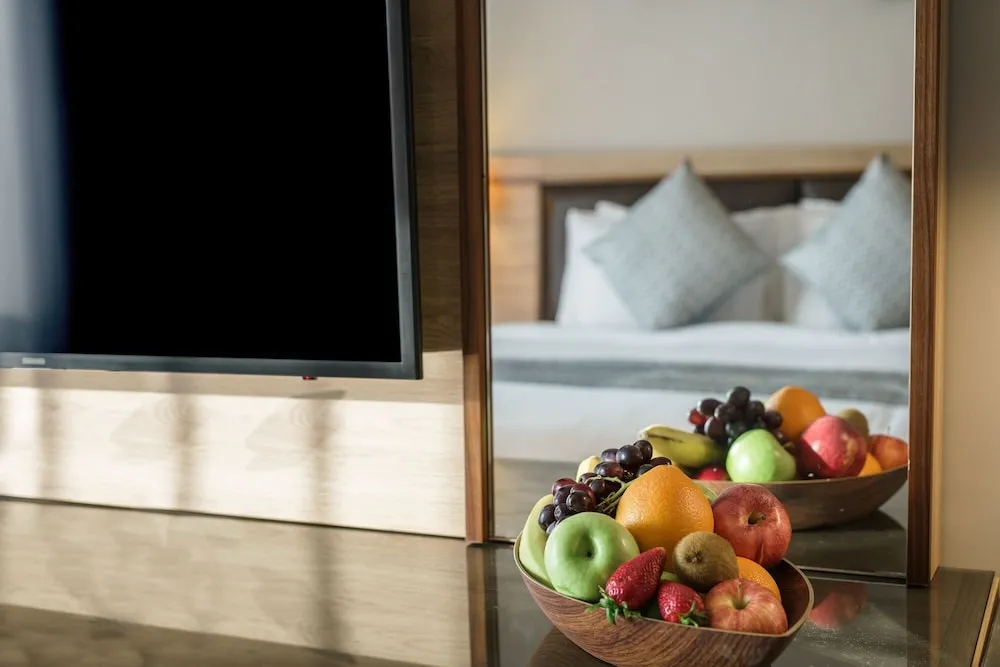 PREMIER QUEEN BED CITY VIEW WITH BALCONY