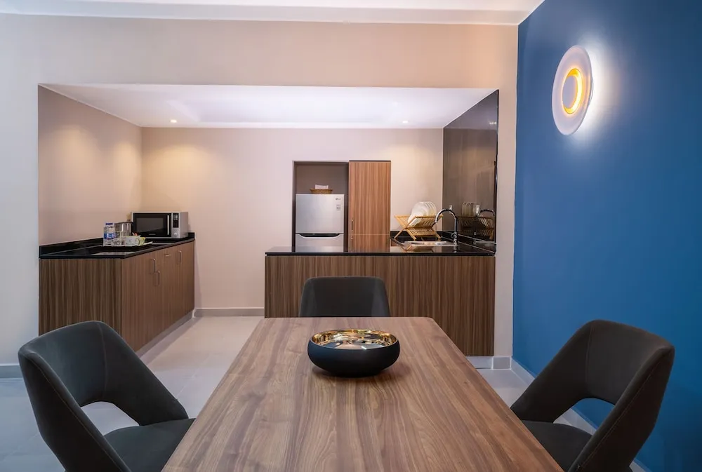 SUPREME ROYALTY SUITE