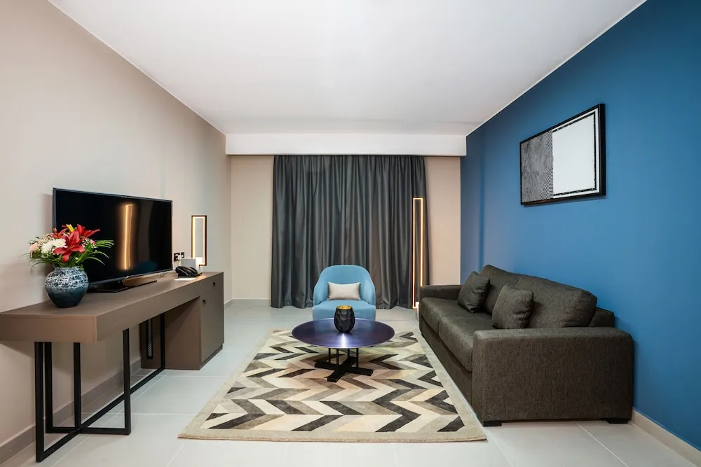 EXECUTIVE SUITE W/ BALCONY LAGOON & POOL VIEW