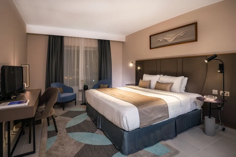 EXECUTIVE SUITE W/ BALCONY LAGOON & POOL VIEW