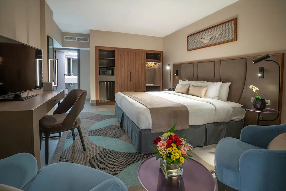 PRESIDENTIAL SUITE w/ BALCONY LAGOON & POOL VIEW