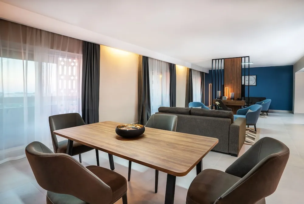 PRESIDENTIAL SUITE w/ BALCONY LAGOON & POOL VIEW